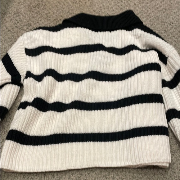 Black and White Striped Cropped Sweater - Picture 4 of 4